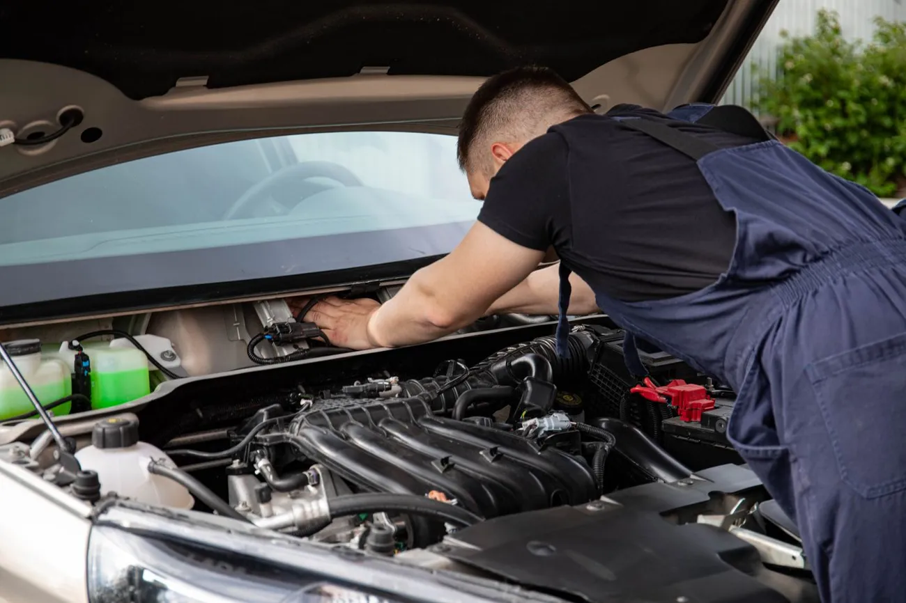 Installation d'un traceur GPS à Corbeil-Essonnes (Essonne) par un technicien GTRACK